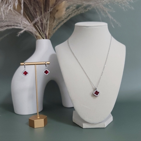 Stainless steel silver tone four leaf clover necklace and earrings set - Picture 3 of 3